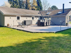 8 person holiday home in V ggerl se, Bogø By